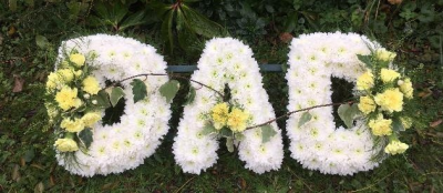 Dad Tribute - Traditional design with white Chrysanthemums, sprays of flowers and foliage or ribbon edging. Please specify ribbon or foliage edging in the special requirements box.